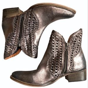 EUC Seychelles leather ankle boots